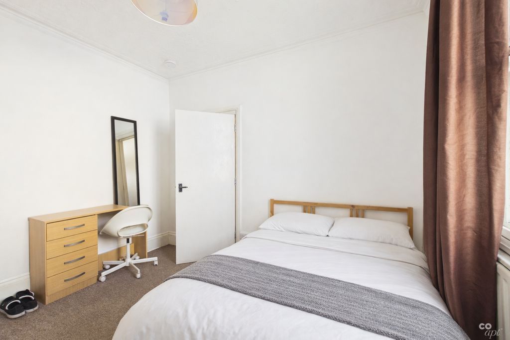 Property photo 1 of 14 Photo 17