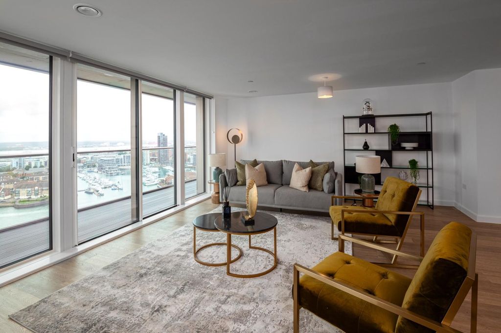 Property photo 2 of 52 2001 Vantage Towers-