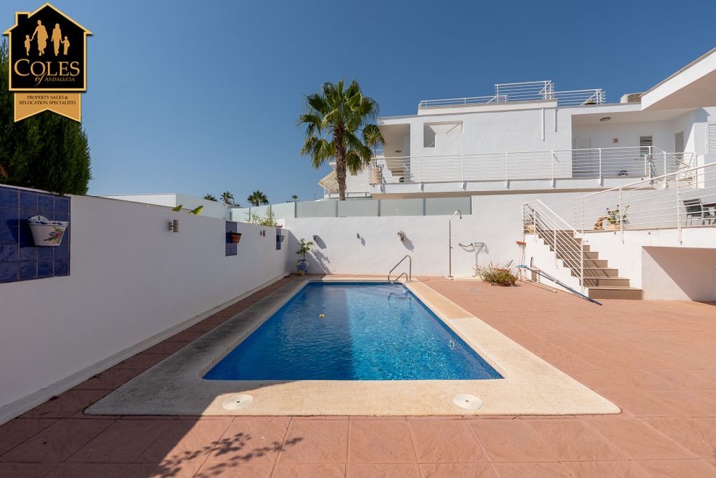 Property photo 2 of 25