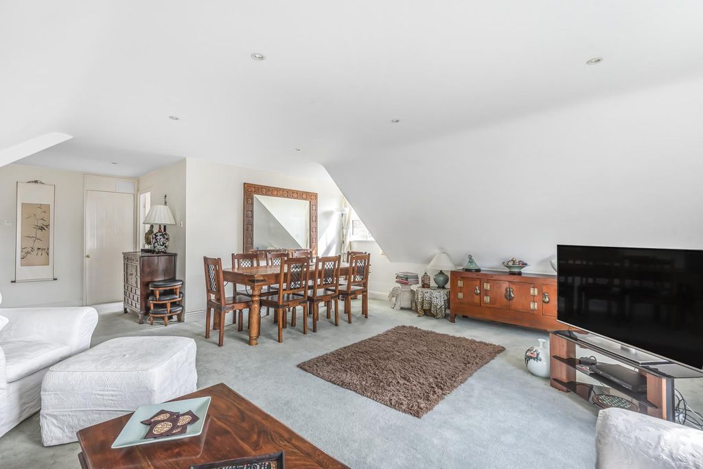 Property photo 2 of 9 4