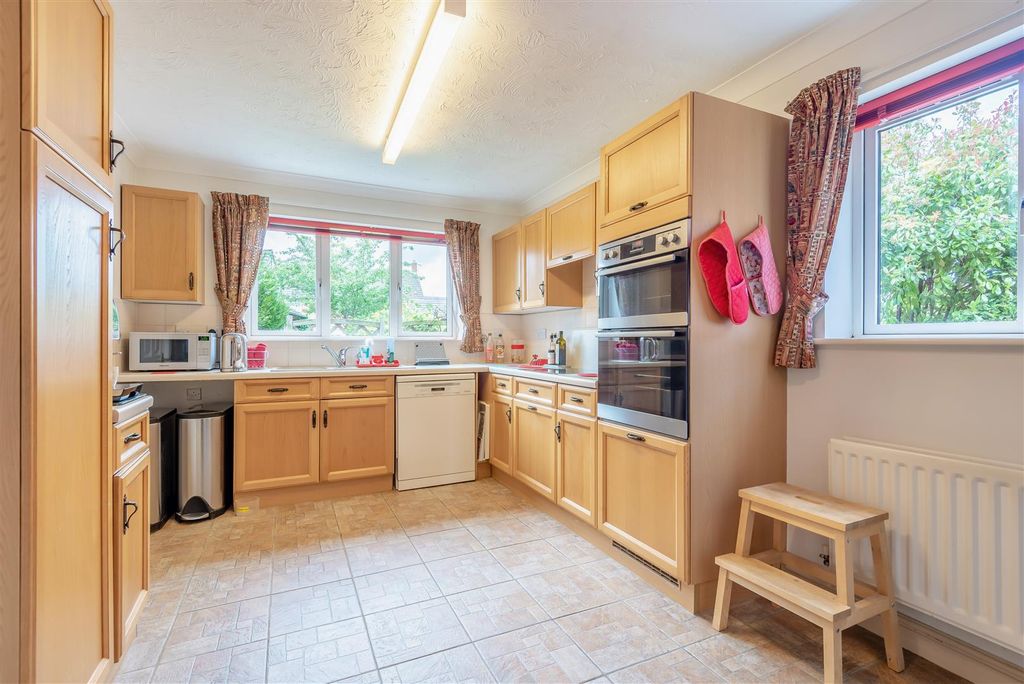 Property photo 3 of 33