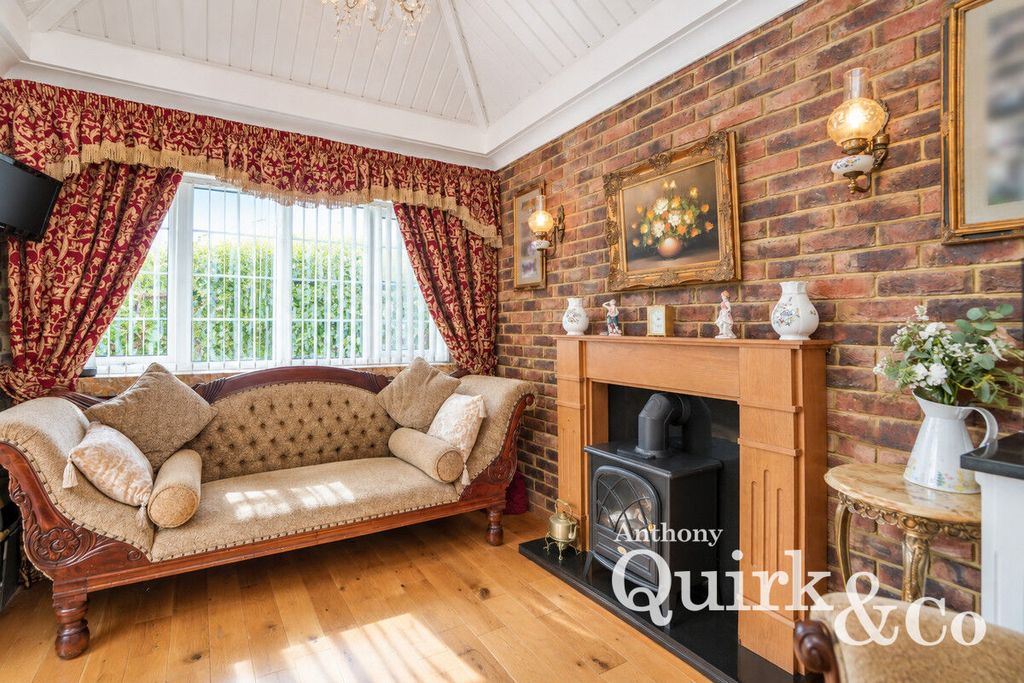 Property photo 3 of 36