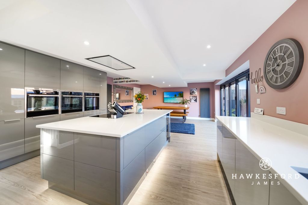 Property photo 3 of 18 Ringlet Grove, Iwade - Kitchen / Diner