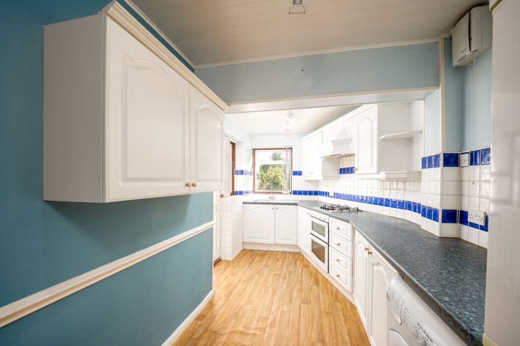 Property photo 3 of 28 10
