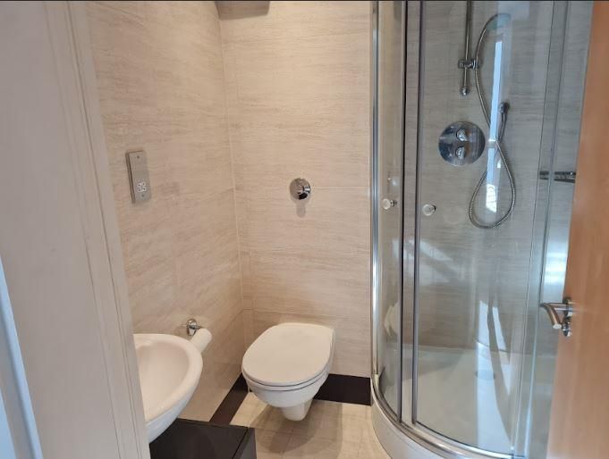 Property photo 3 of 14 Bath 2.Jpg