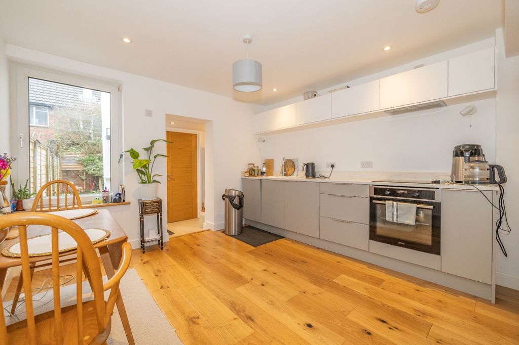 Property photo 3 of 12 Picture 3