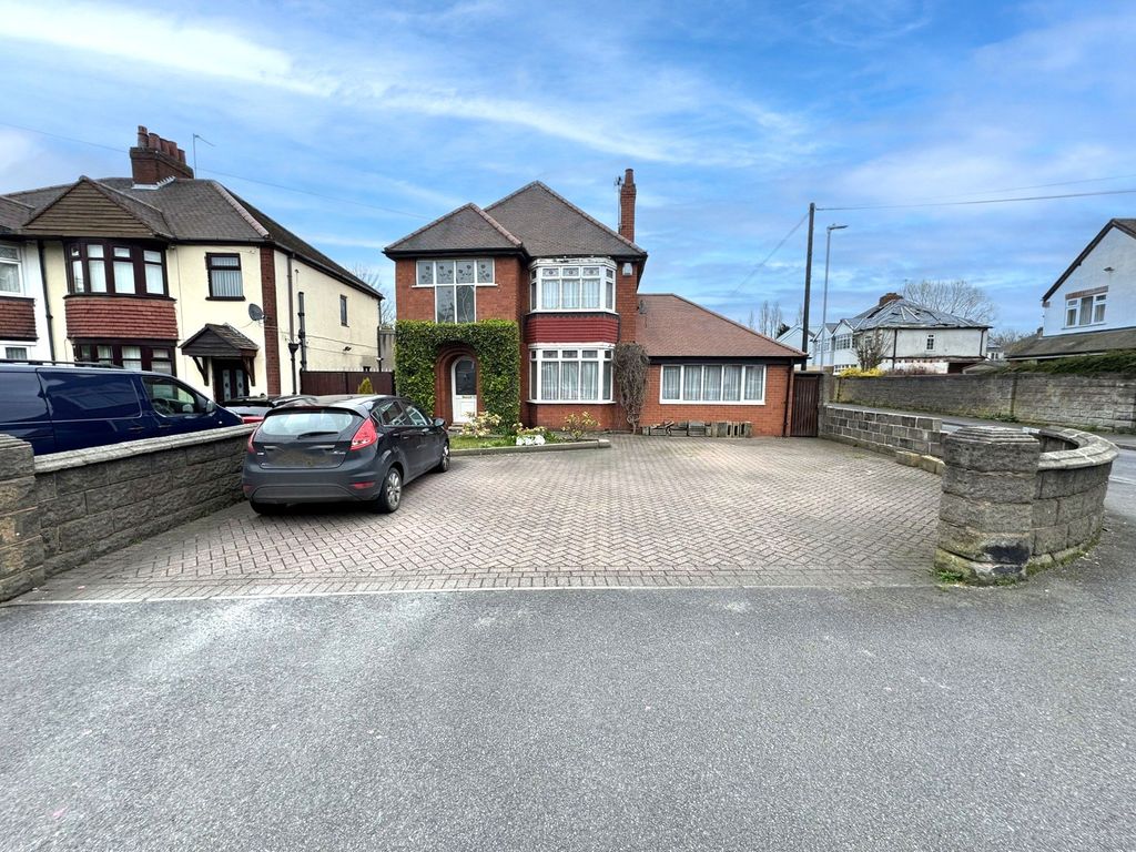 Property photo 1 of 42