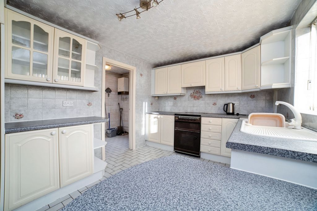 Property photo 3 of 31