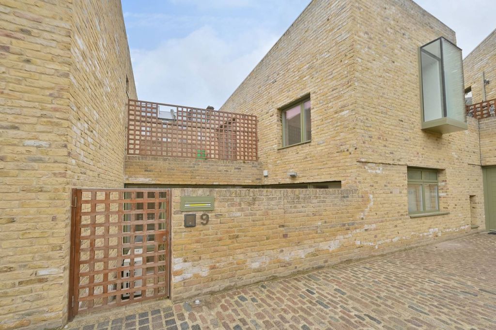 Property photo 2 of 16