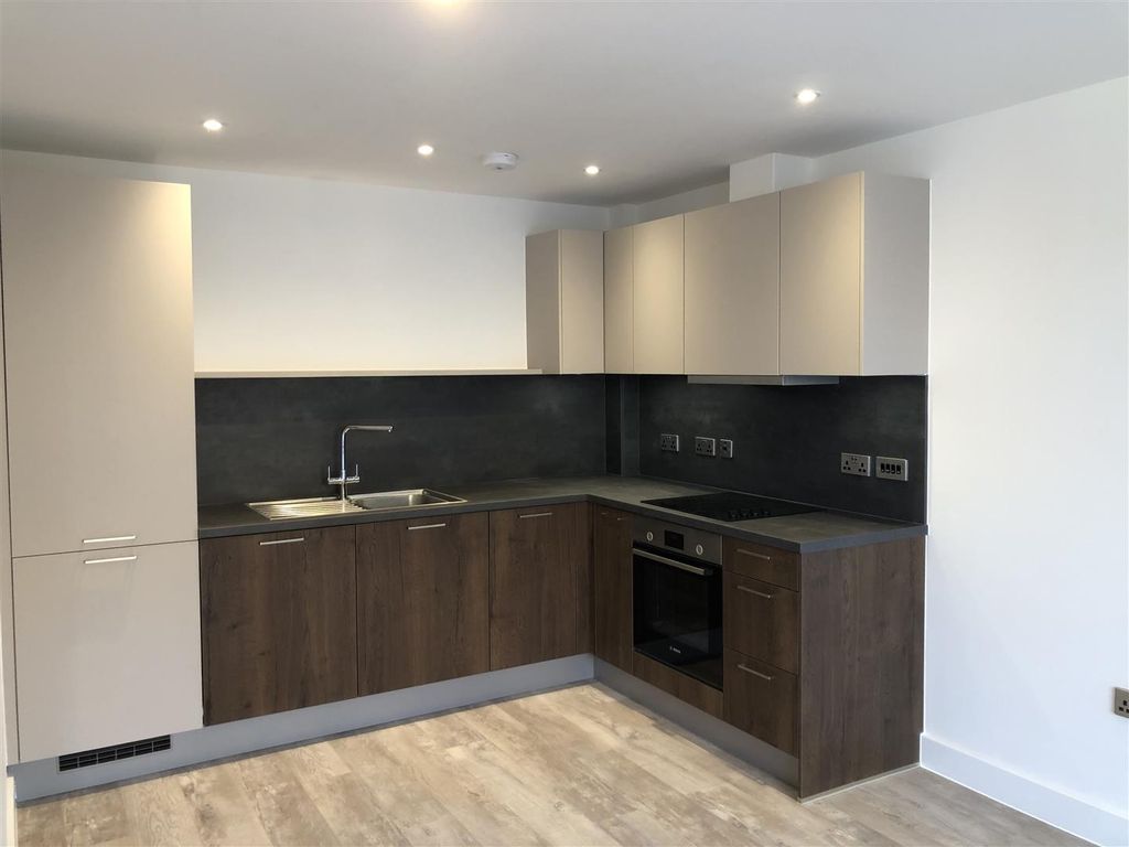 Property photo 3 of 16 Victoria Point Kitchen.Jpg