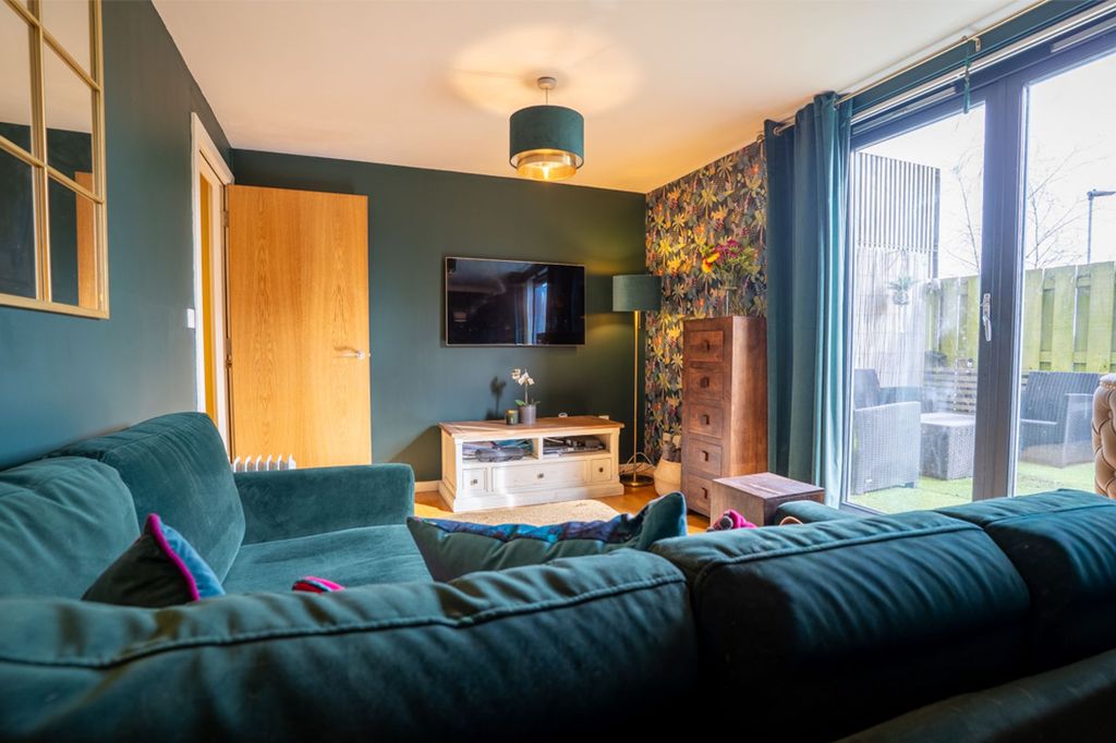 Property photo 2 of 34