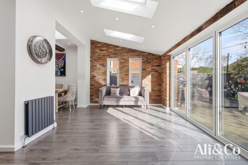 Additional image 9 of 4 bed semi-detached house for saleCollege Avenue, Grays RM17