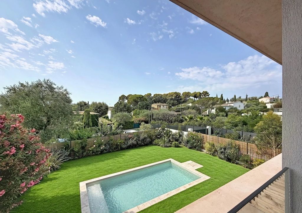 Property photo 1 of 20 Villa For Sale In Mougins In Quiet Area Near School