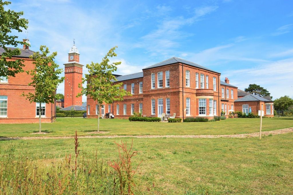 Property photo 1 of 20 Hardy Villas