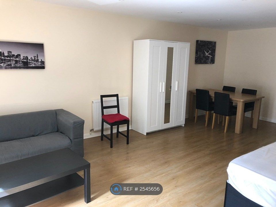 Property photo 2 of 5 Open Plan Bedroom Lounge