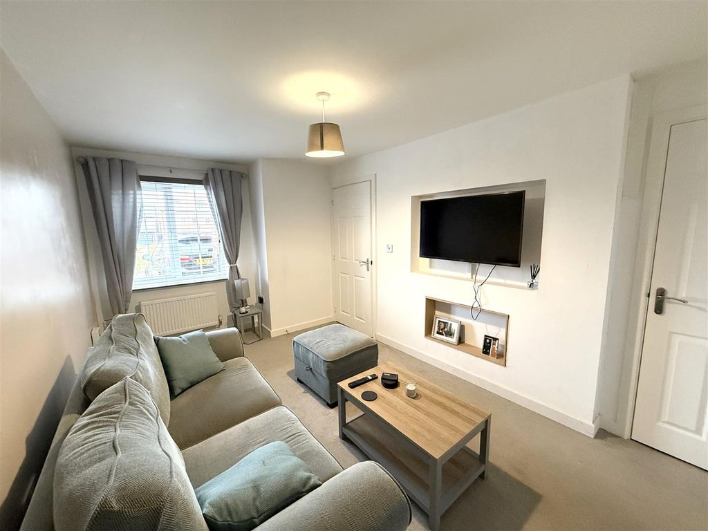 Property photo 2 of 14 Lounge