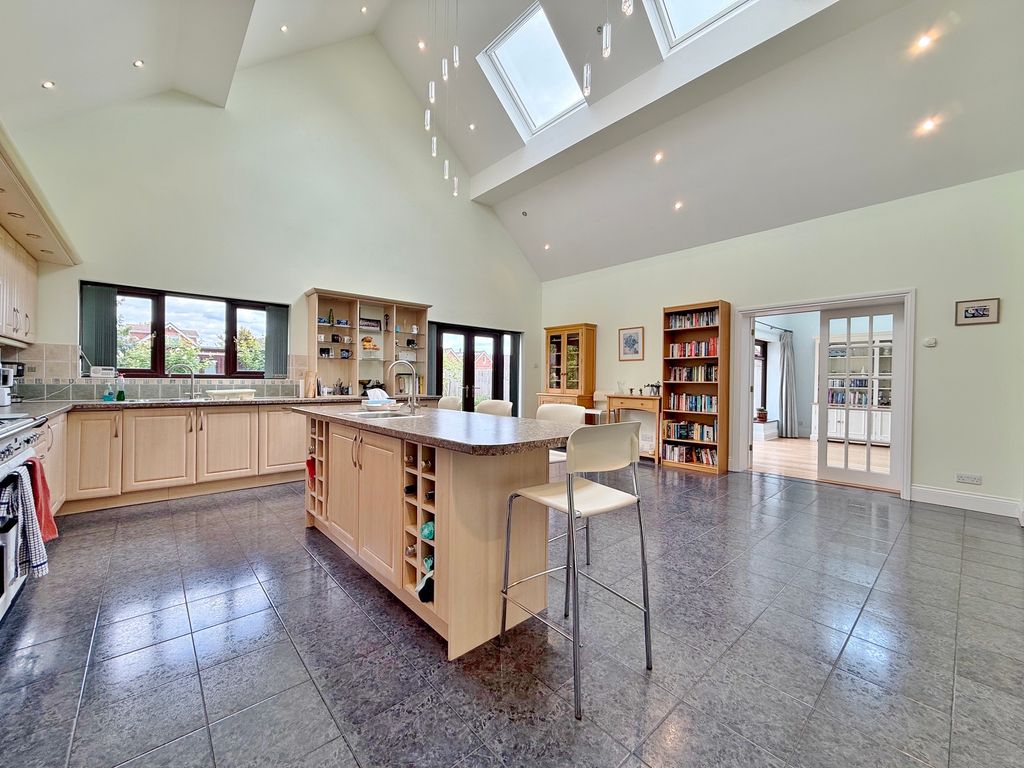 Additional image 4 of 5 bed detached house for saleStation Road, Drayton, Portsmouth PO6