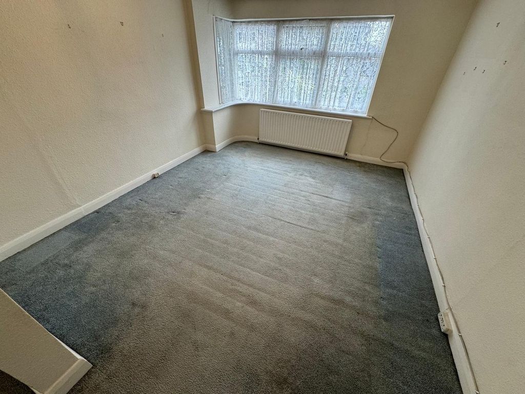 Property photo 3 of 15 Lounge