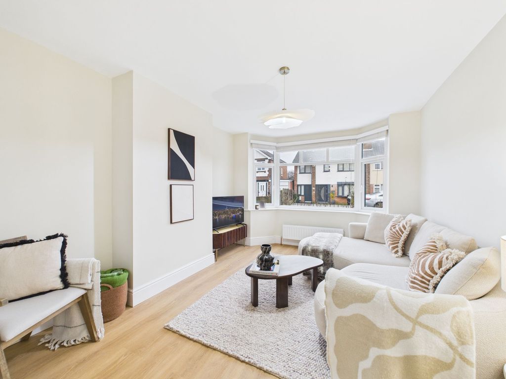 Property photo 2 of 24 Lounge