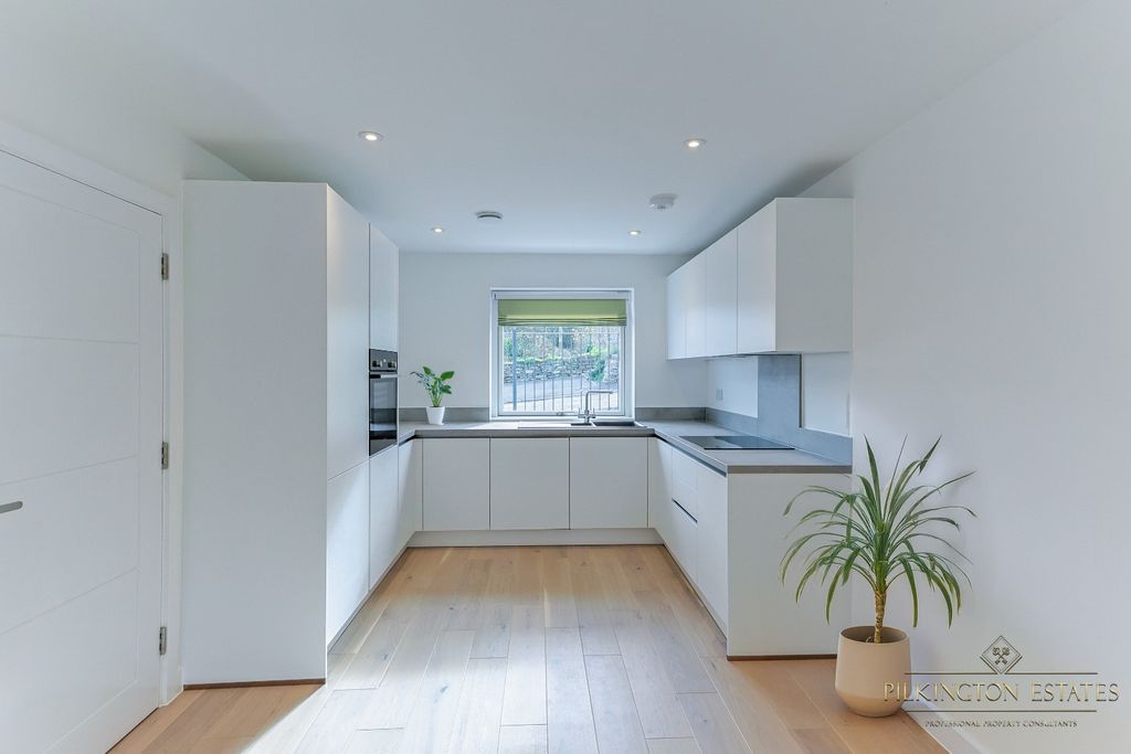 Property photo 3 of 8 4616794