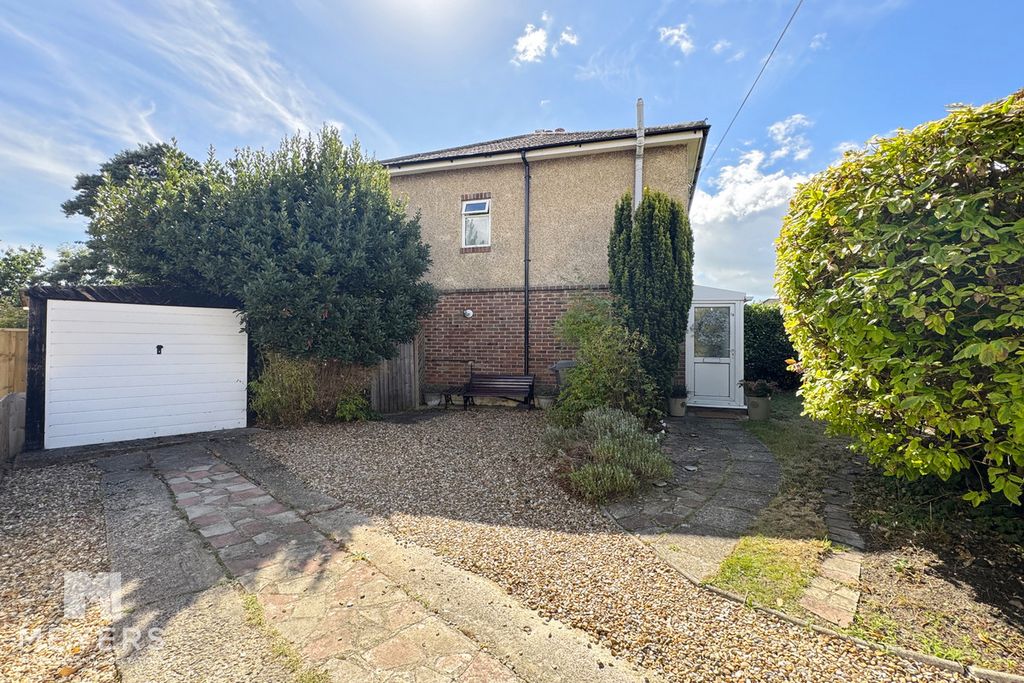 Property photo 2 of 25