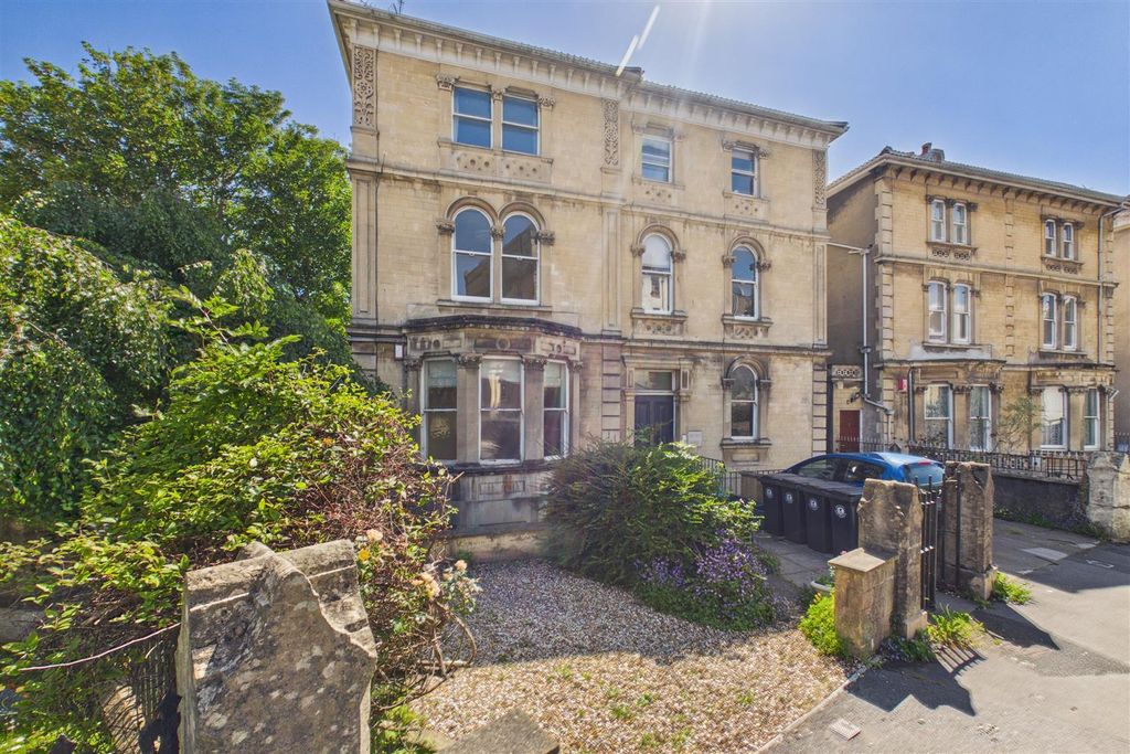 Property photo 2 of 13 Netley House, Merchants Road, Bs8 4Ep