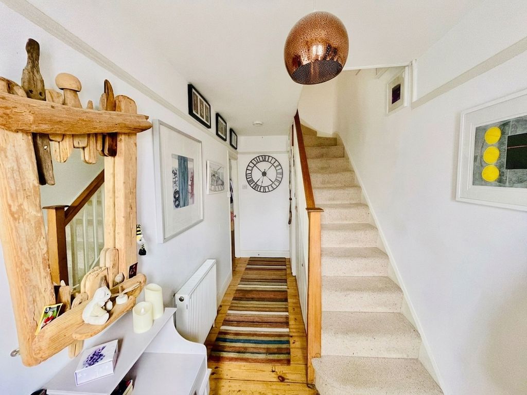 Property photo 3 of 27