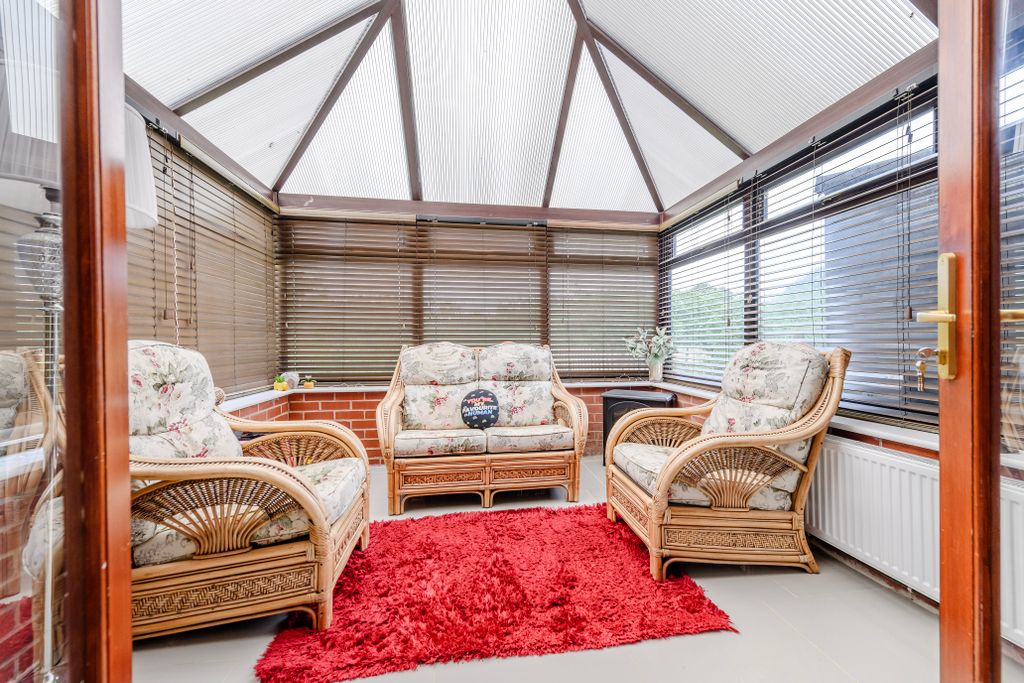 Property photo 3 of 18 Conservatory