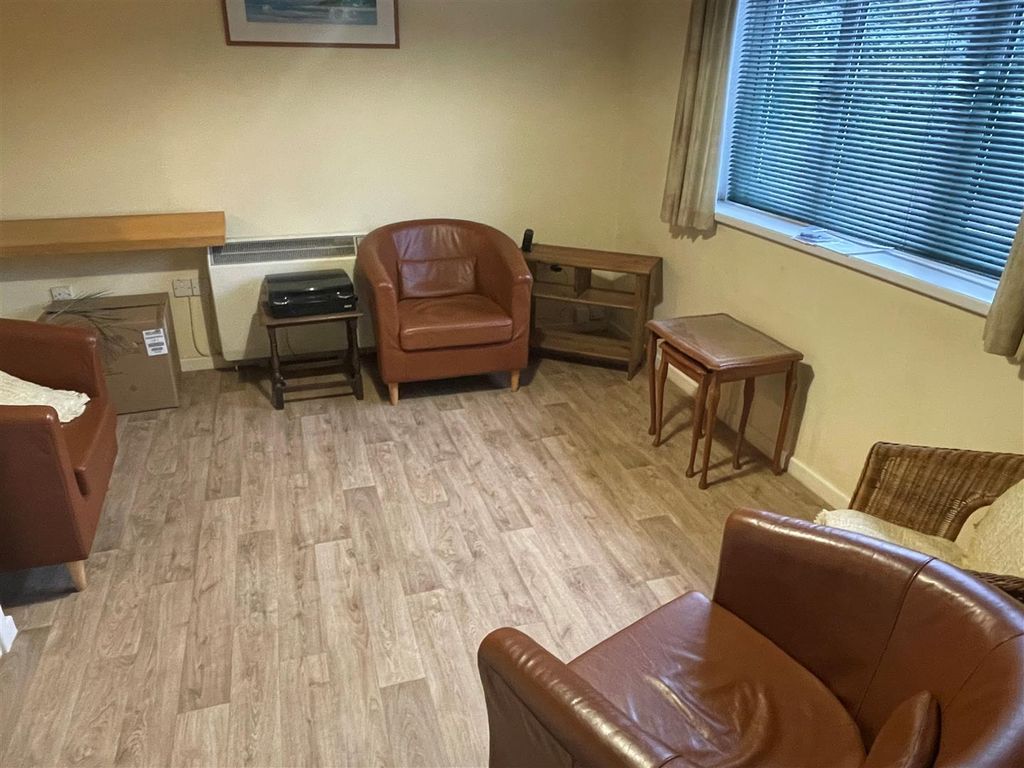 Property photo 2 of 8 Lr.Jpg