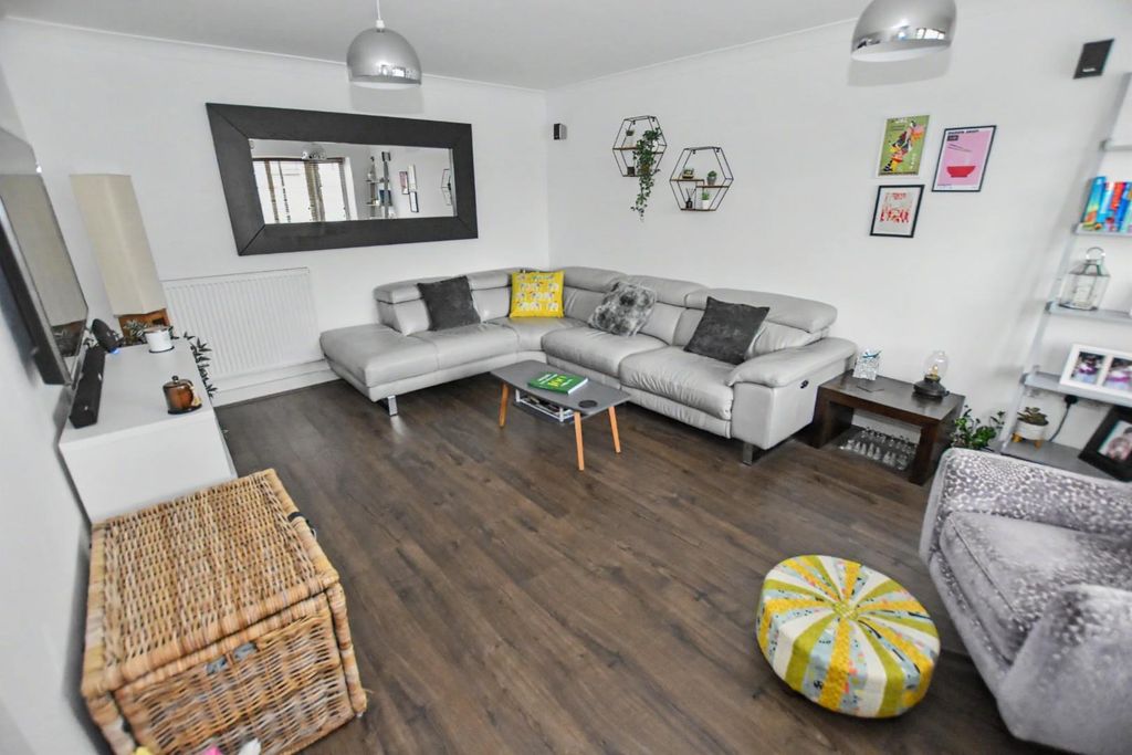 Property photo 3 of 25