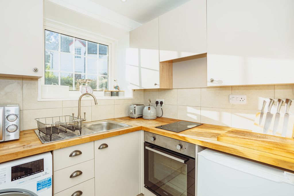 Property photo 3 of 21 Kitchen