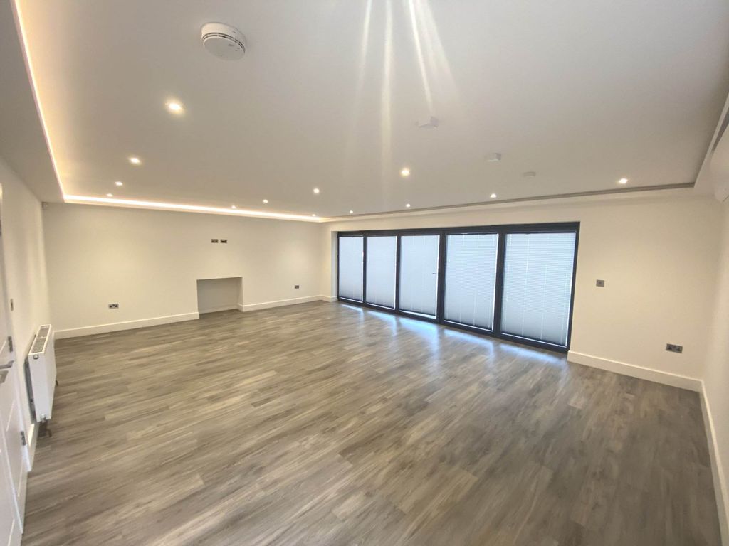 Property photo 2 of 30