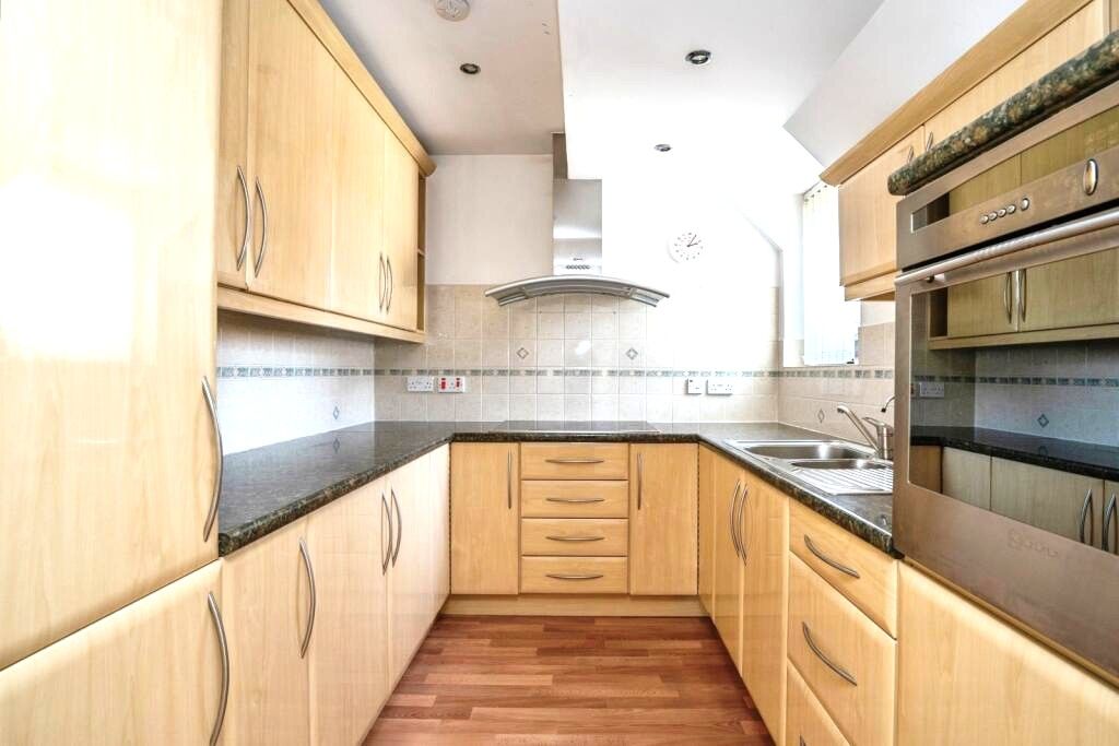 Property photo 3 of 7 Kitchen