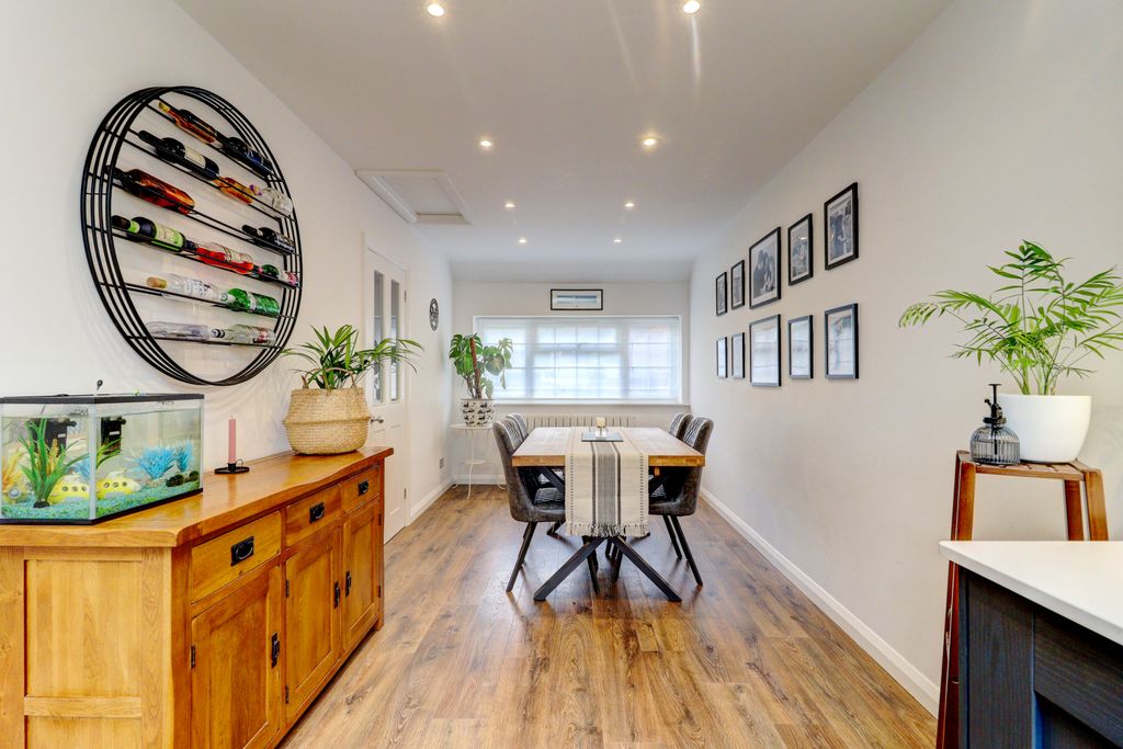 Property photo 3 of 15 Picture No. 32