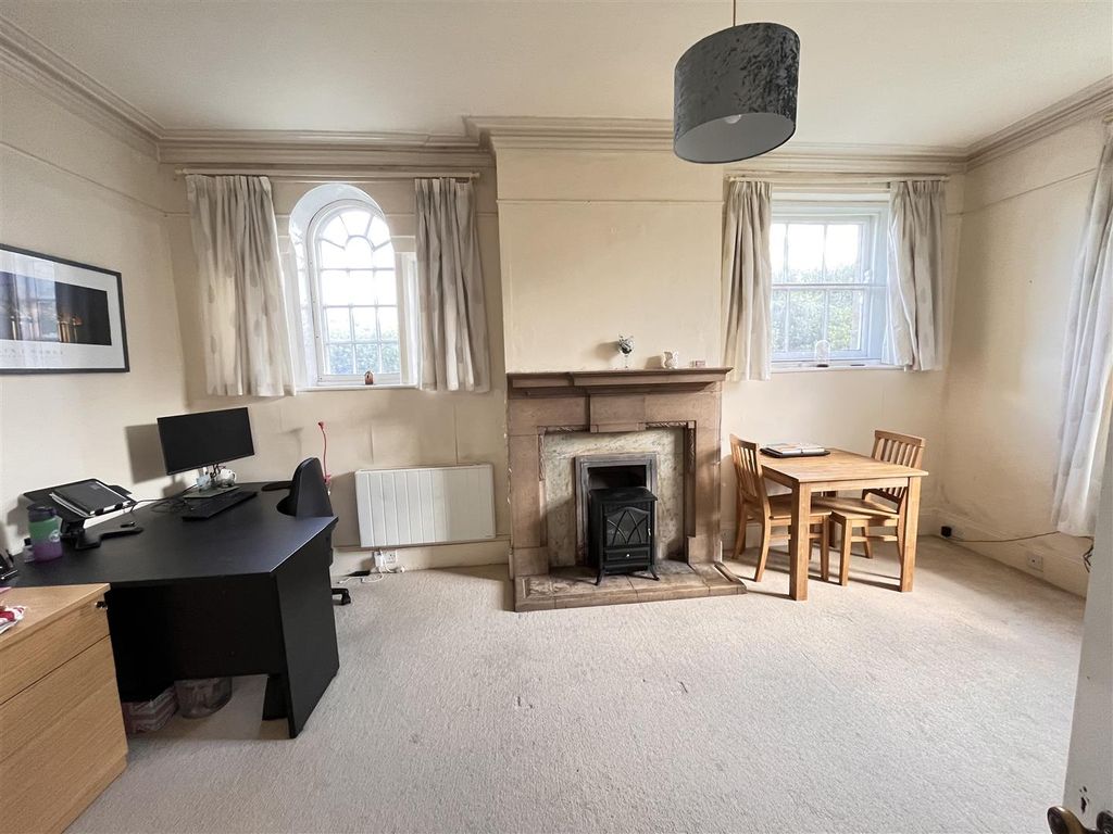 Property photo 3 of 8 Sitting Room