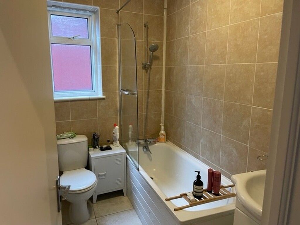 Property photo 2 of 5 W/C Bathroom