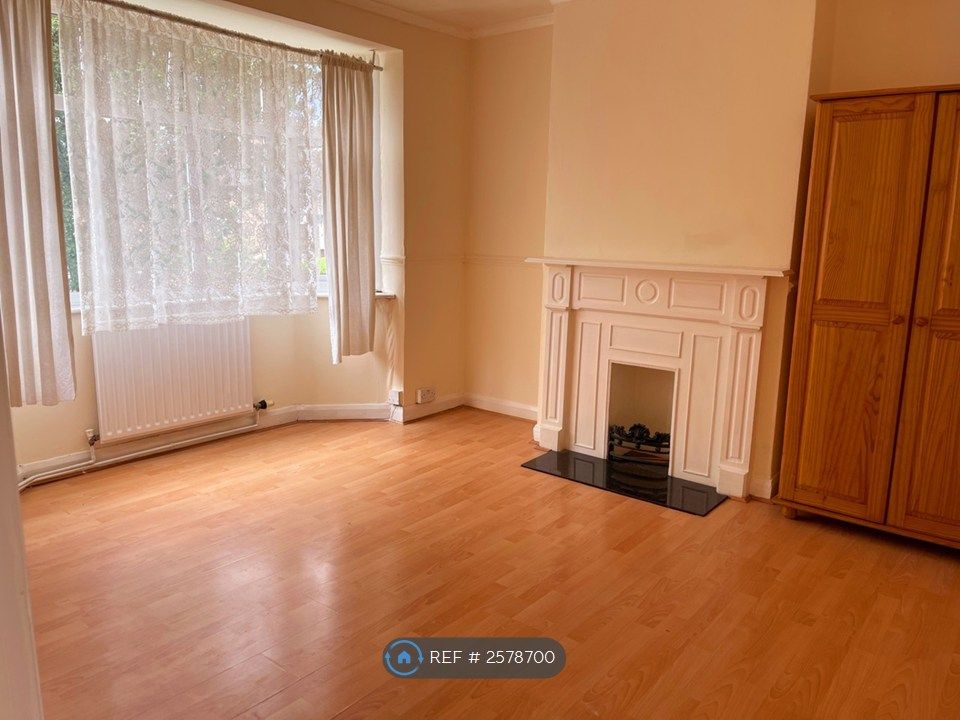 Property photo 1 of 14 Living Room