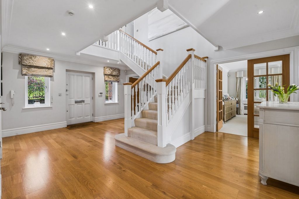 Property photo 2 of 21