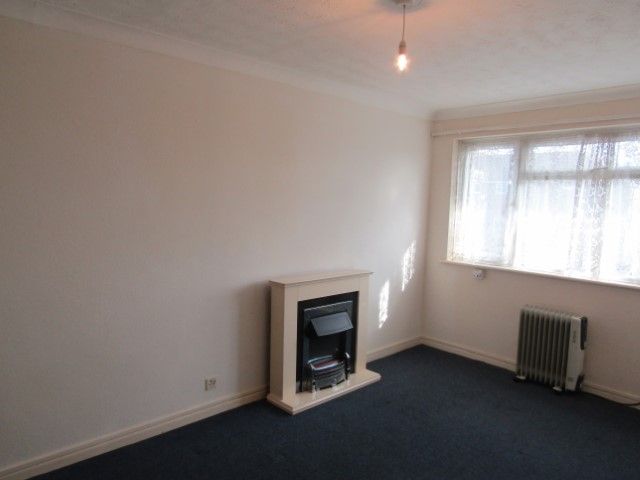 Property photo 2 of 10 Lounge Photo 2