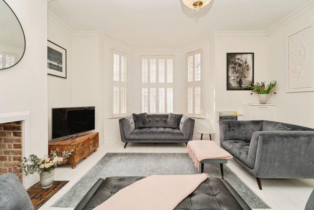 Property photo 3 of 19 Pbox-Img.Jpg