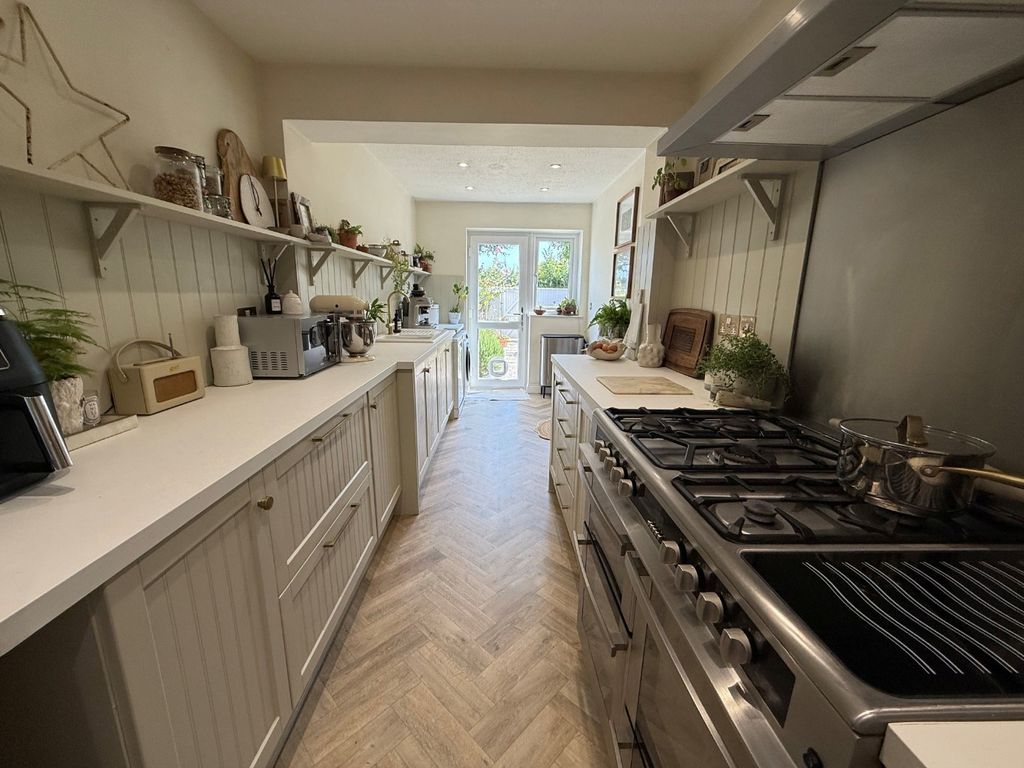 Property photo 2 of 16 4437343