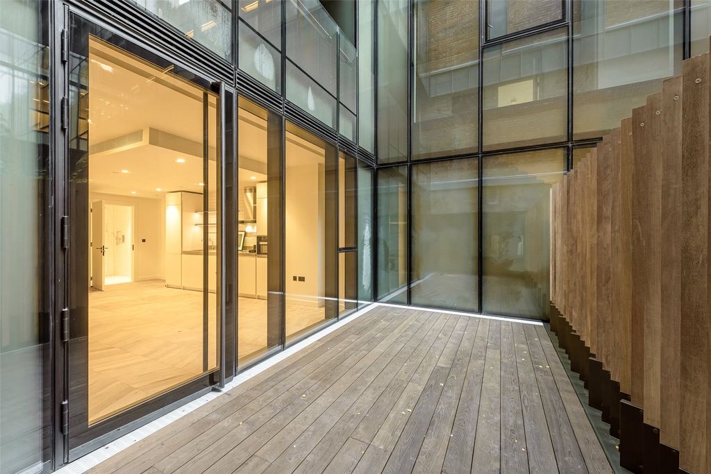 Property photo 2 of 28 Picture No. 15