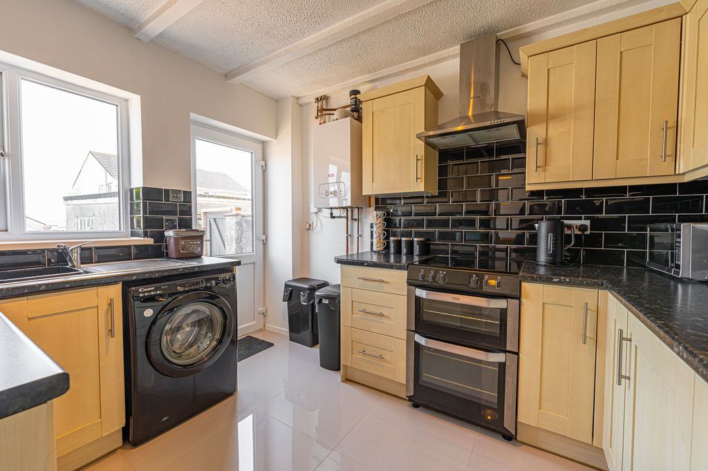 Property photo 3 of 47