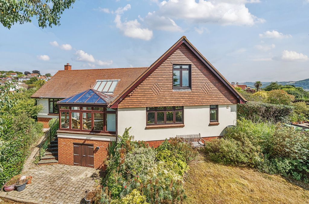 Property photo 2 of 25 1328579-3-6880Ca8...