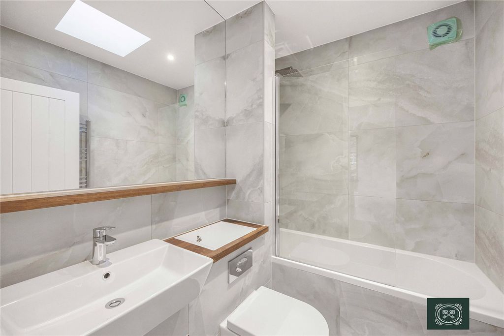 Property photo 3 of 16 Bathroom