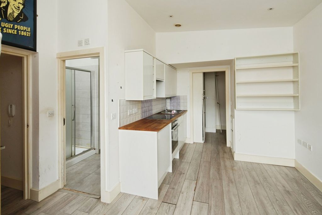 Property photo 3 of 20 Pbox-Img.Jpg