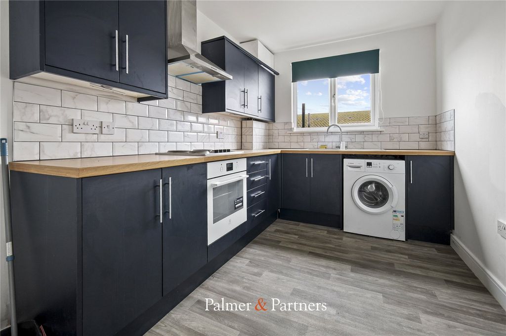 Property photo 2 of 6 Kitchen