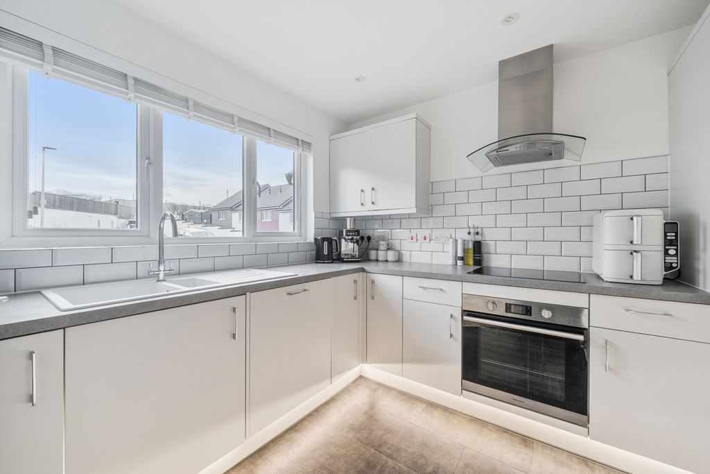 Property photo 2 of 18 1401536-12-696E57Cb351F2