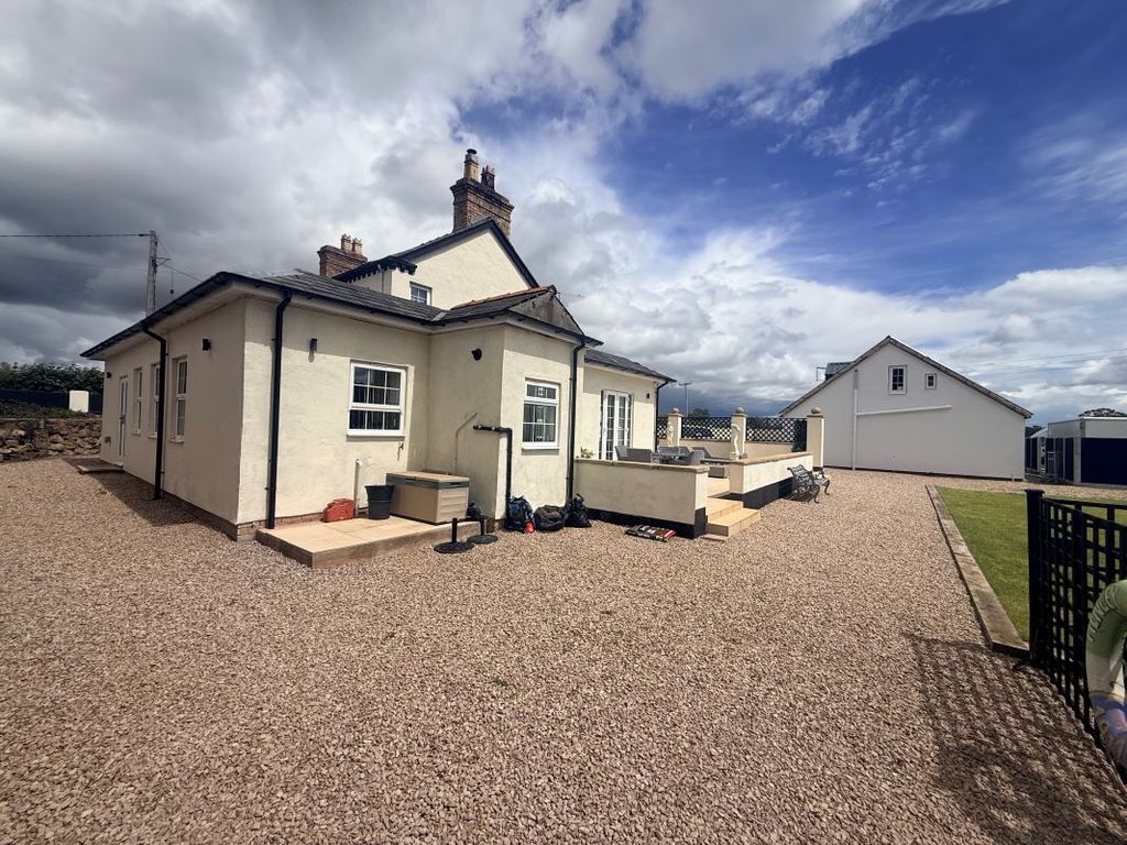 Property photo 3 of 45