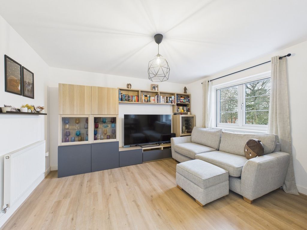 Property photo 3 of 18 Living Room